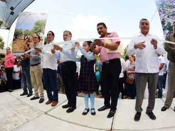 En reciente visita a este Municipio
RECONOCE GOBERNADOR EL TRABAJO QUE VIENE REALIZANDO RICARDO GARC