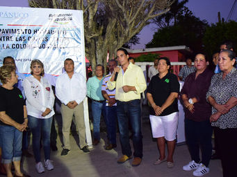 En diferentes colonias
Continúa Gobierno Municipal Pavimentando Calles a Base de Concreto Hidráulic