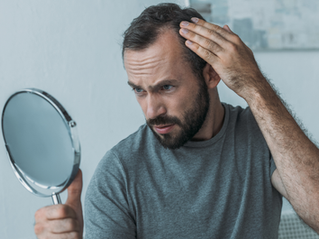 Caduta dei capelli: quando preoccuparsi davvero e cosa fare