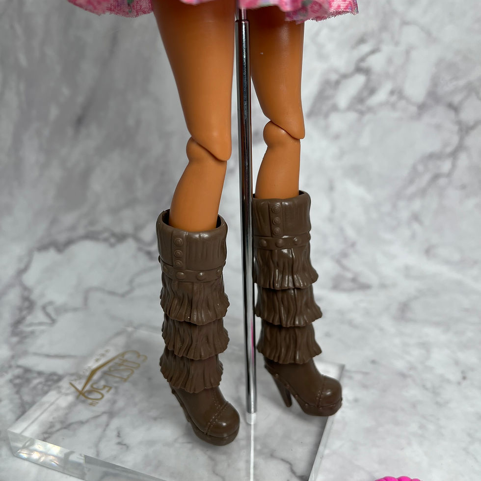 Thumbnail: Barbie (2011) - Articulated Fashionistas 'Swapping Styles Wave 1' - Artsy Doll