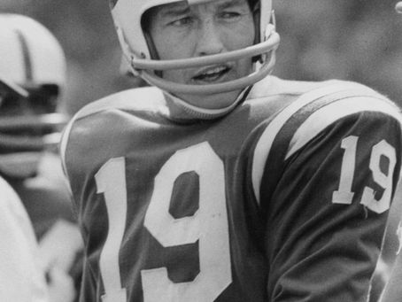 NFL: Colts, Unitas Top Giants, 49-20, in Exhibition