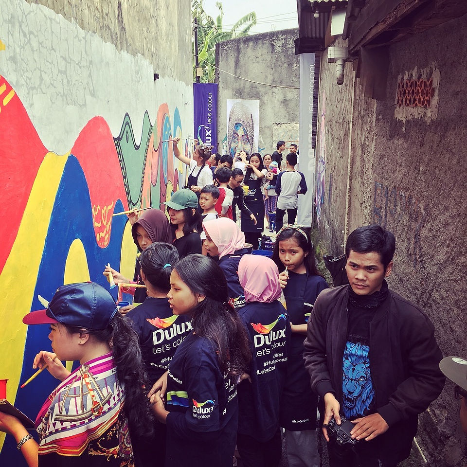 Women on wall event