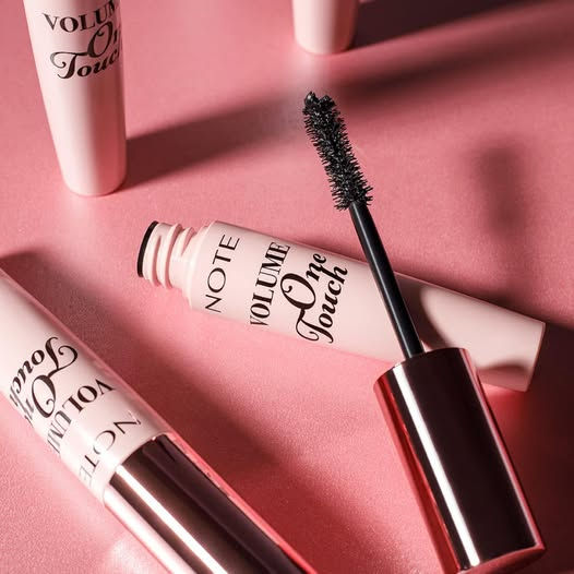 VOLUME ONE TOUCH MASCARA