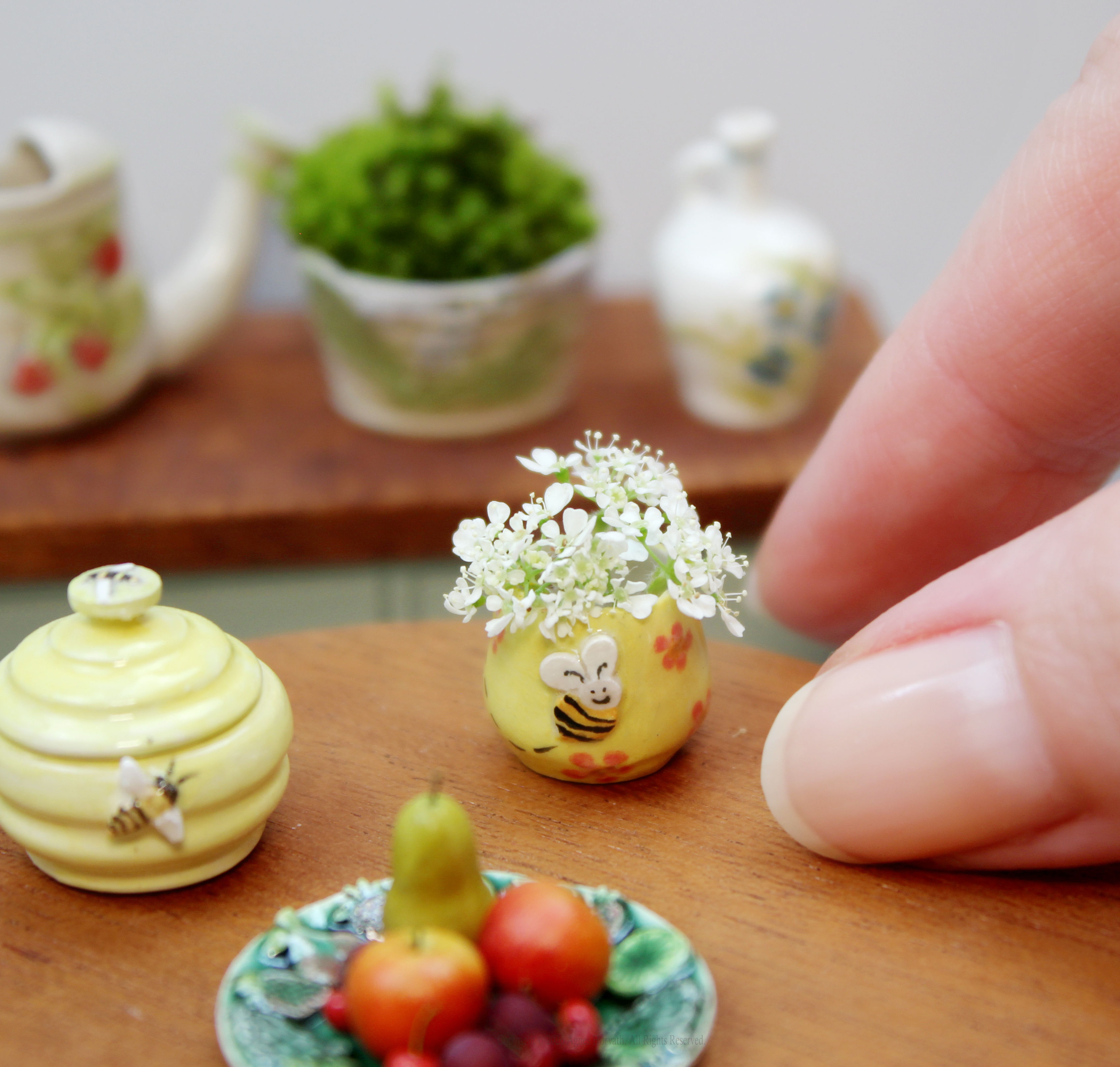 1:12 Scale Miniature Ceramic Vase with Bee