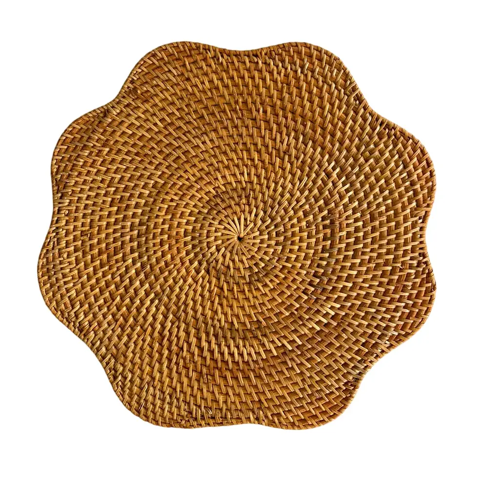 Thumbnail: Scallop Rattan Placemat