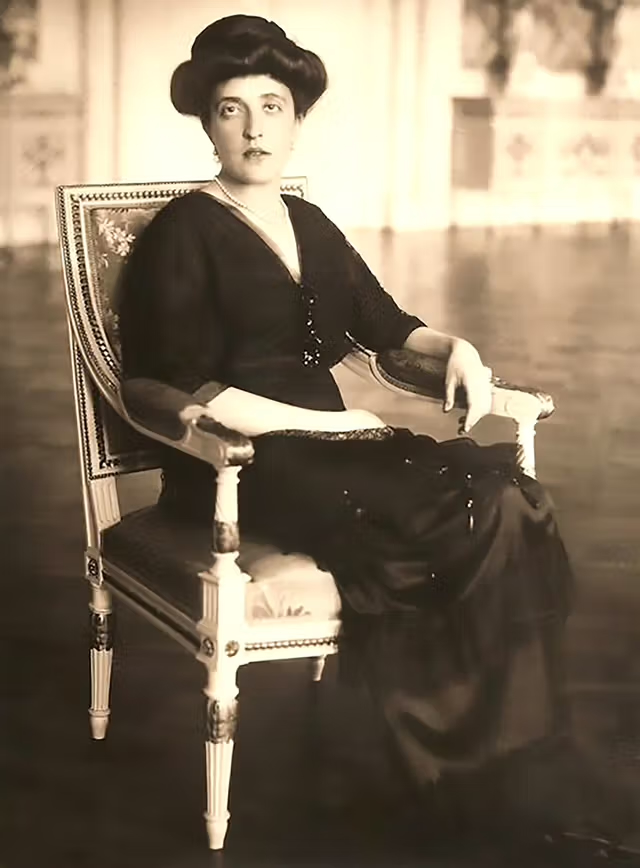 Adele Bloch-Bauer, ca. 1910. © Neue Galerie New York.