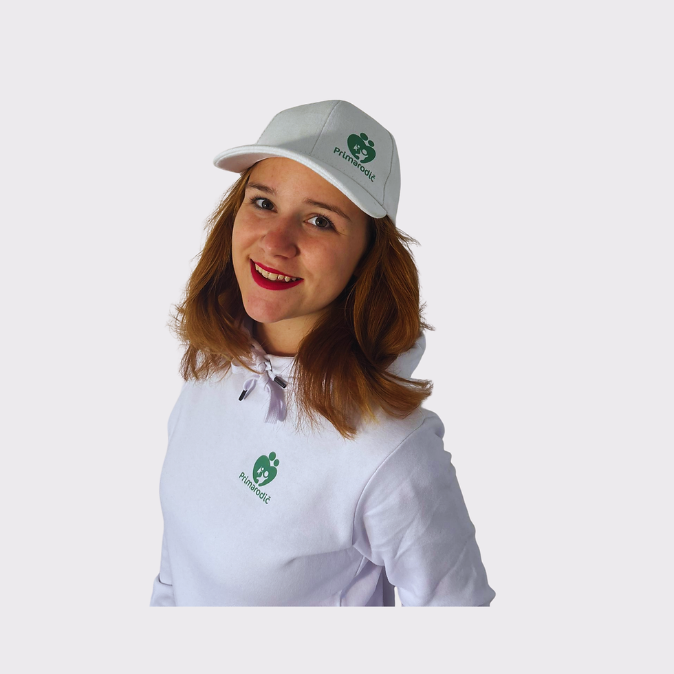 bílá kšiltovka s logem Primarodič