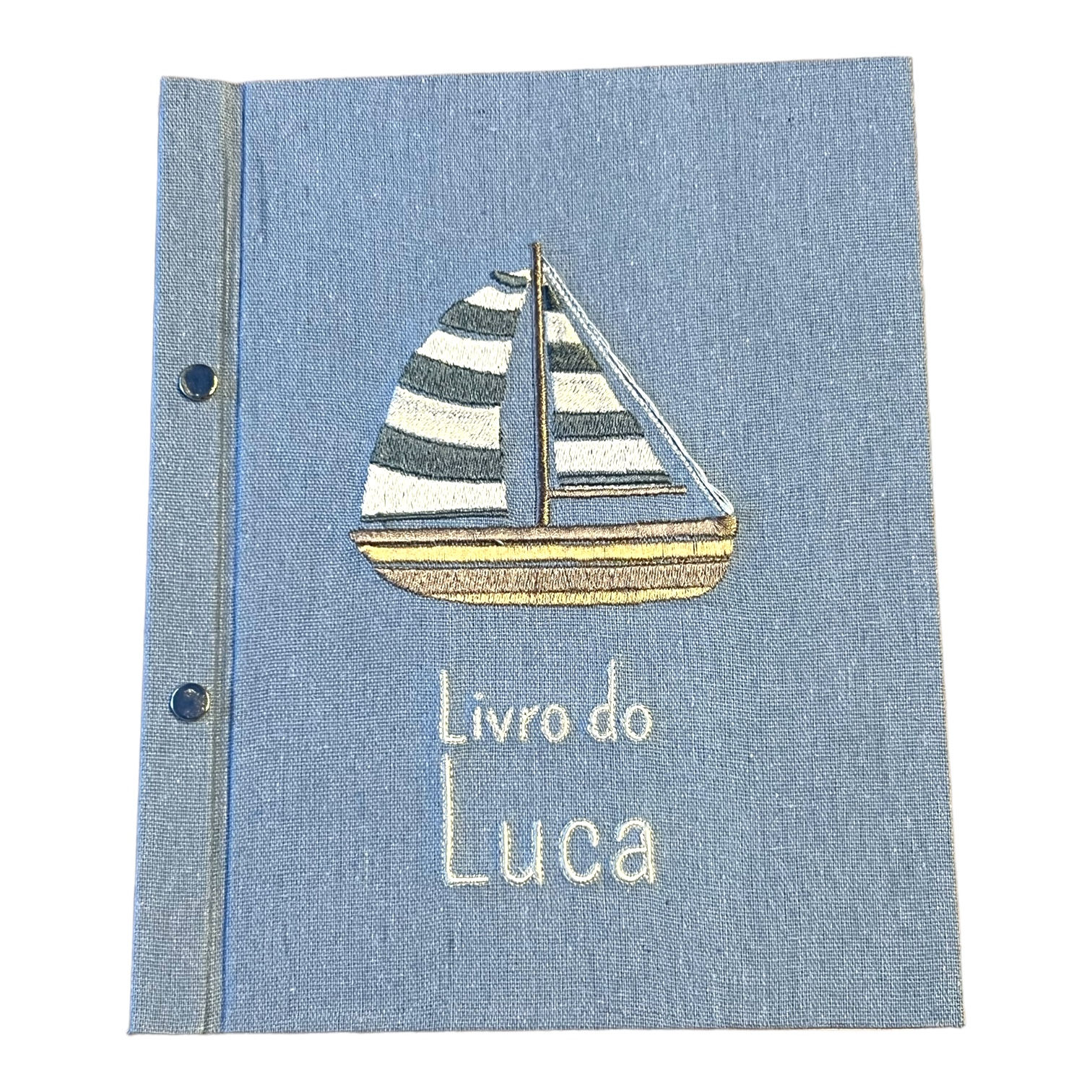 Livro do Bebê Barquinho.
Produto Personalizado. Livro para registro dos primeiros anos do bebê. Nele é possível descrever momentos como:
Antes da chegada do bebê,
Descoberta da gravidez, O chá de bebê, Início da história do bebê, O dia do nascimento, As primeiras visitas, Os padrinhos, Árvore genealógica da família, Primeiros momentos em casa,
Momentos marcantes, Batizado,
Primeiro aniversário, Primeiro natal, Primeiras palavras, Jardim da infância, Primeiros amigos,
Curva de altura e peso, Dentinhos de leite, Vacinas e muito mais.