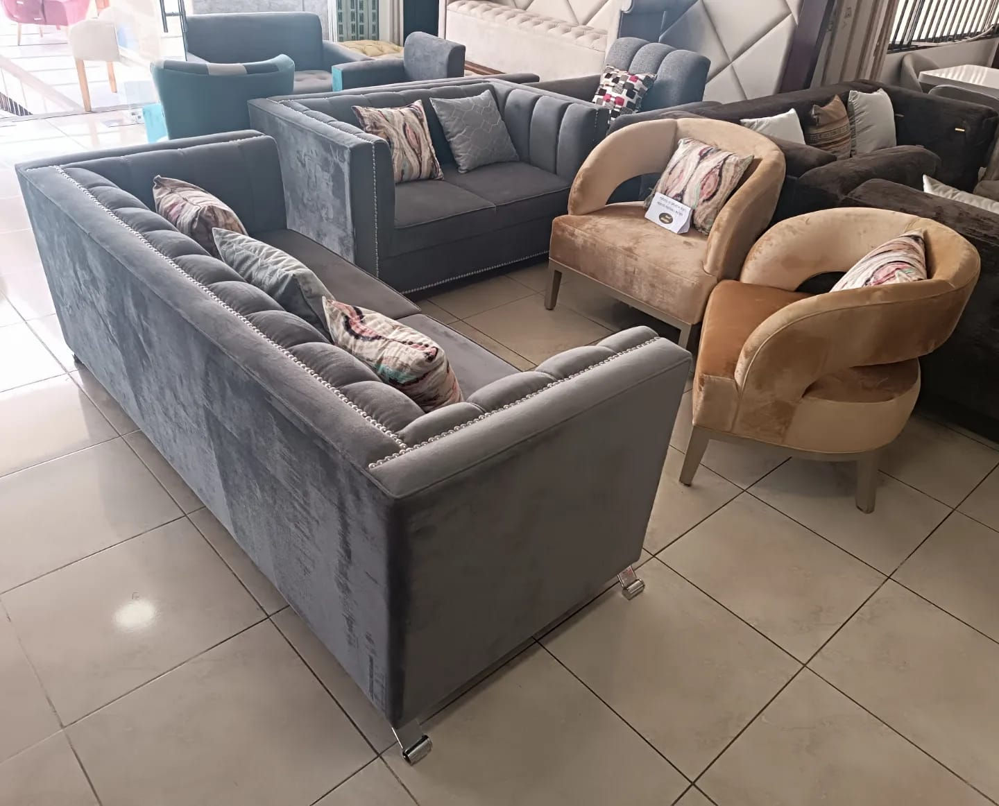 Juego de sala alta gama gris con dorado