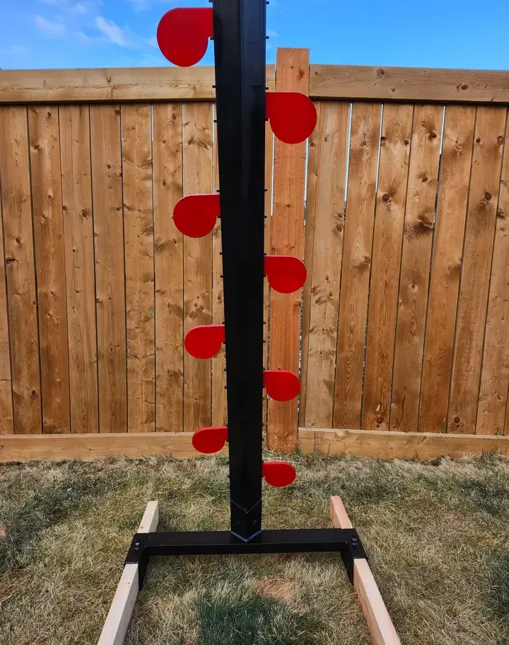 Vertical throwing target stand with red targets
