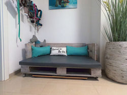 Wartebereich mit Hundesofa