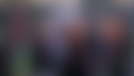 Ahogyan a meggyilkolt magzatok vére, úgy hullottak a rózsák a Margit-hídról