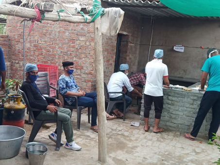 लोक डाउन में कायम रसोई ने जरूरतमंद लोगों को खिलाया भोजन