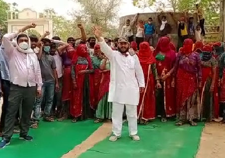 पानी की समस्या को लेकर सैकड़ों किसानों का पैदल चूरु कूच