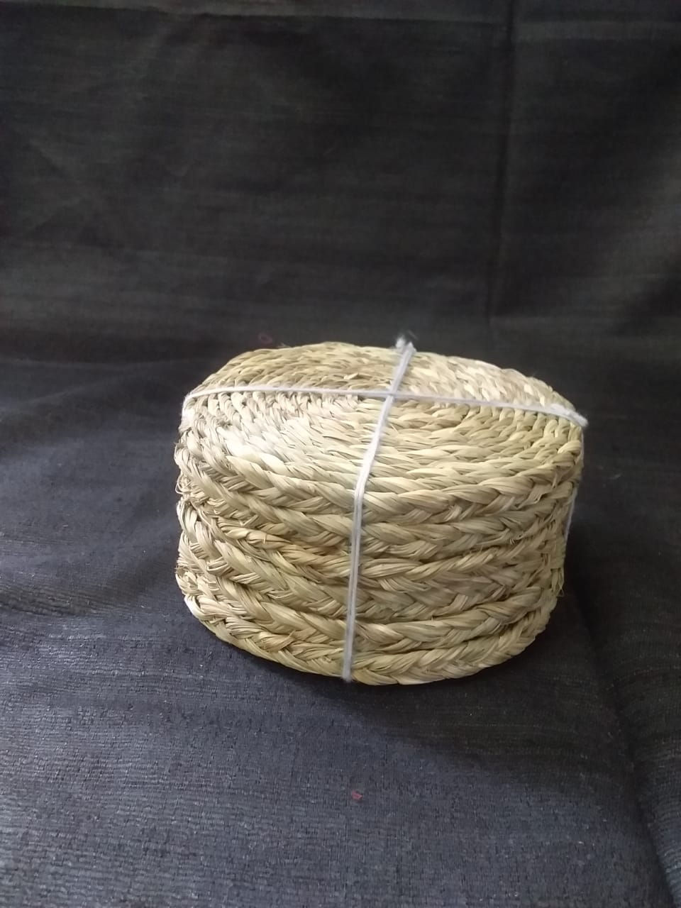 Kitchen & Dining: Natural colored Sabai coaster