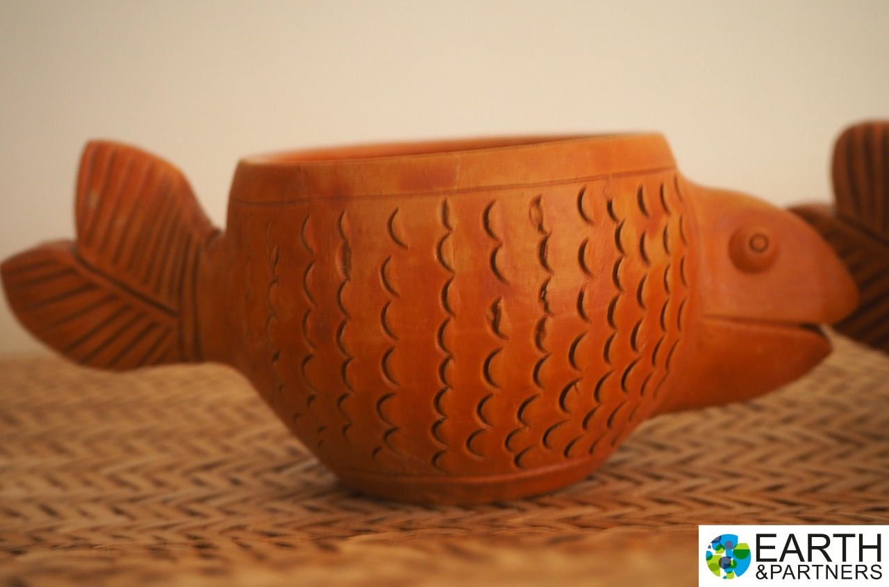 Accessory: Table-top terracotta fish planter