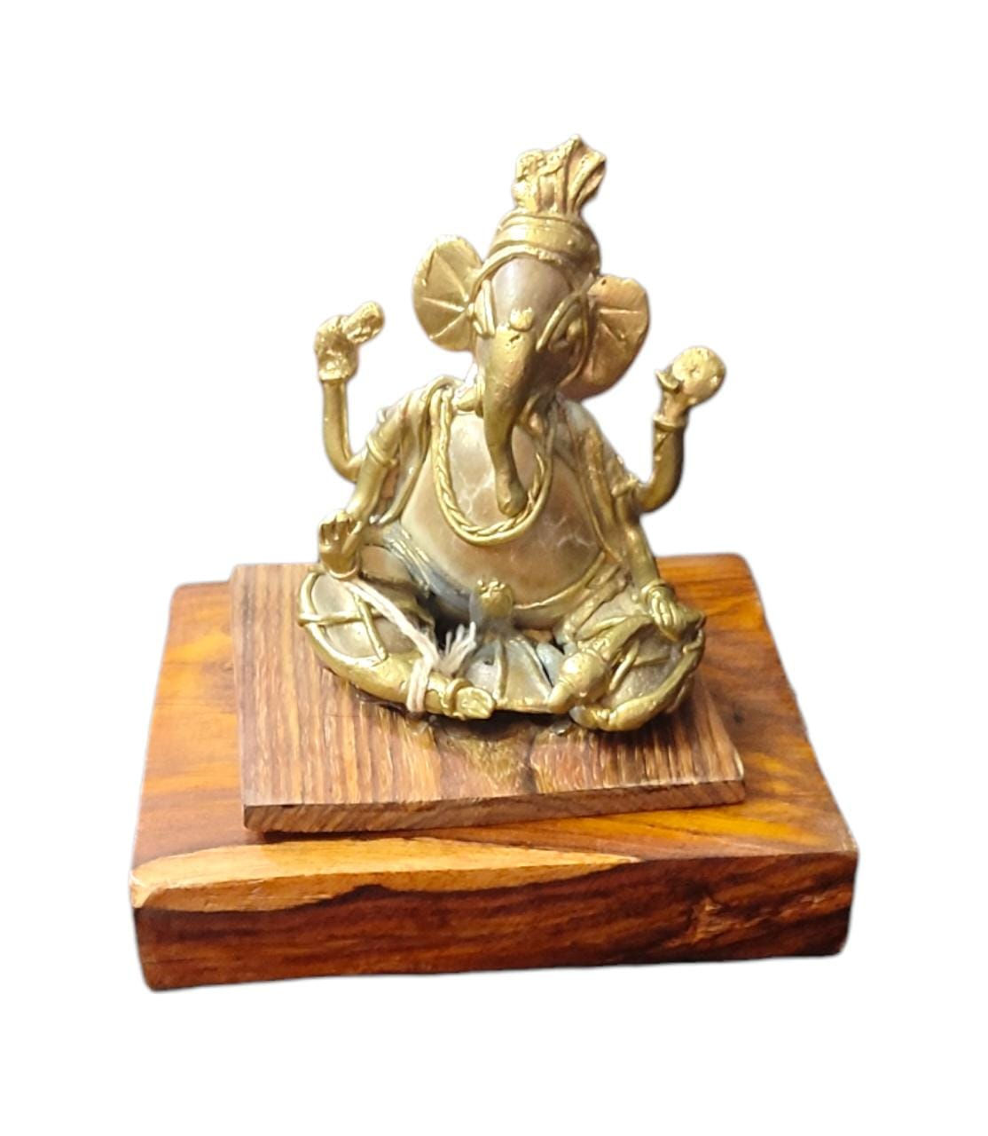 Table Decor: Lord Ganesh in bronze and pebble