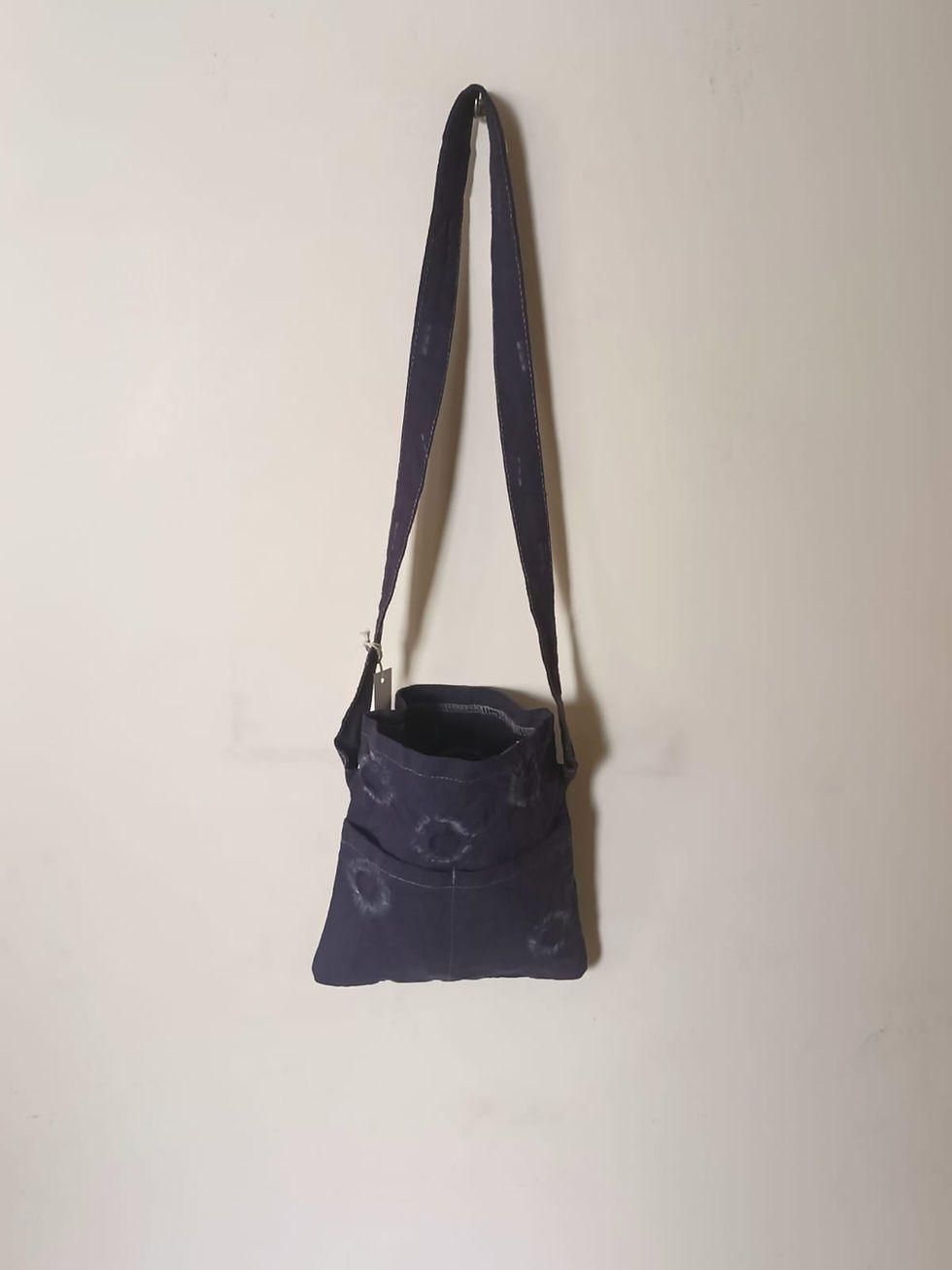Bag: Light-weight canvas sling bag