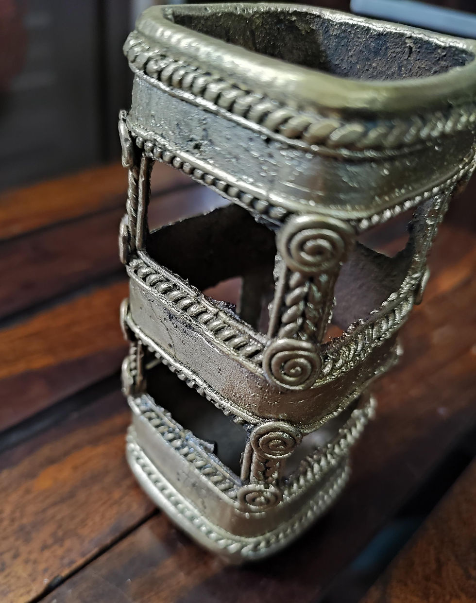 Thumbnail: Table Decor: Dokra pen-stand