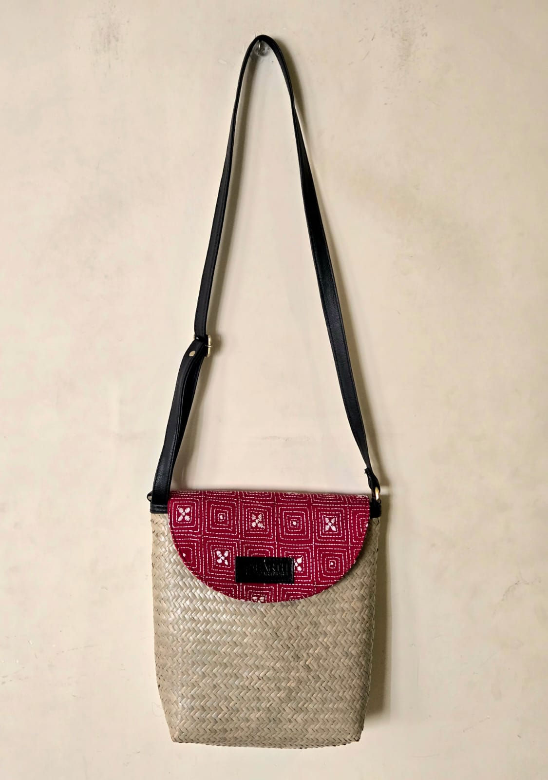 Bag: Natural Sitalpati shoulder bag with red flap