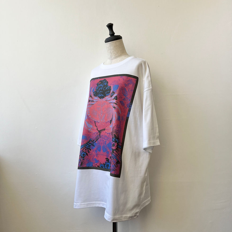 サムネイル： カニ顔婦人の肖像/ビッグシルエットTシャツ