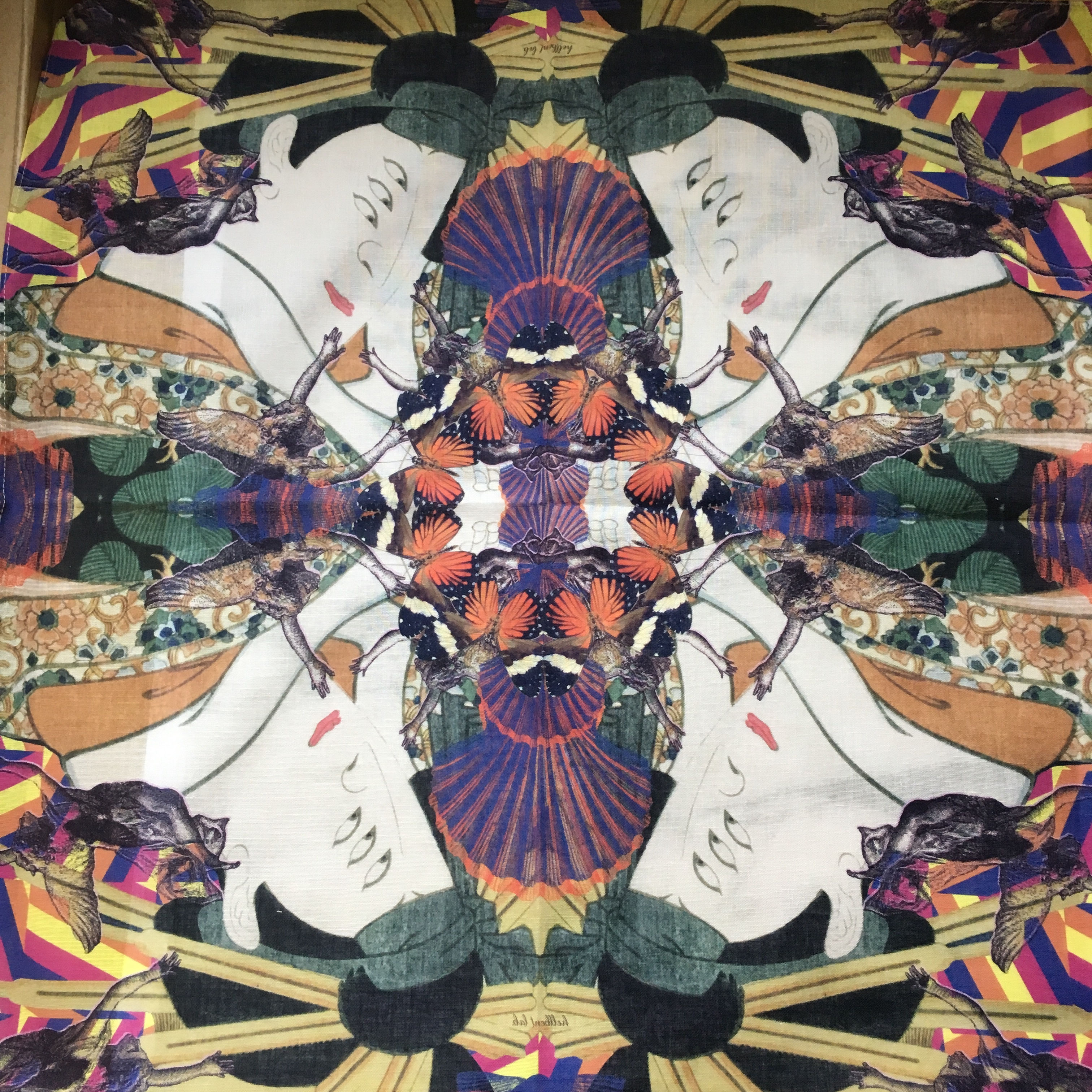 ハンカチ　henge (変化)