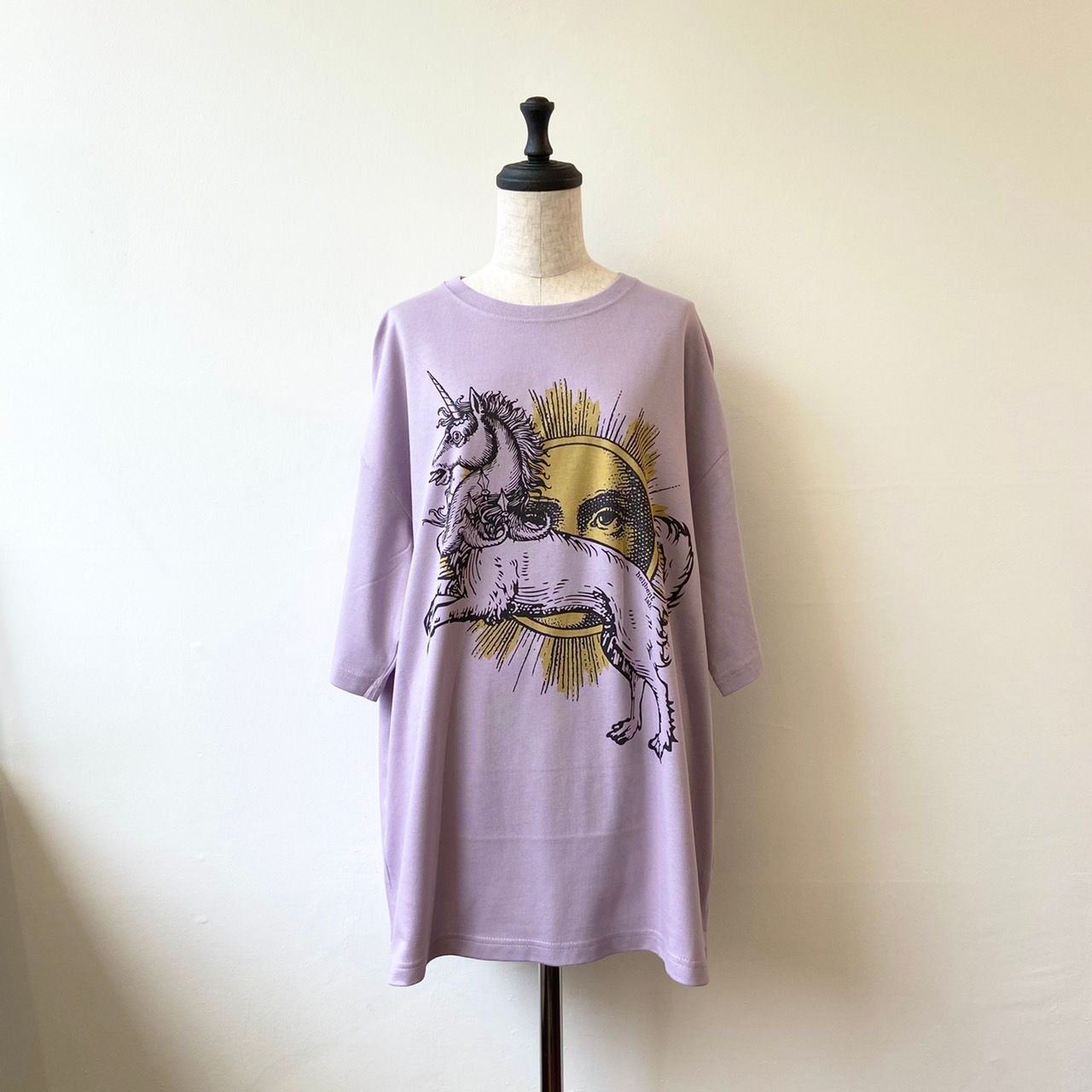 聖ユニコーンに扮したカニスルプス/ビッグシルエットTシャツ
