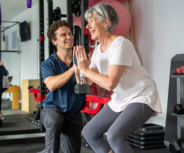 Physiotherapist in Geelong Helping lady move