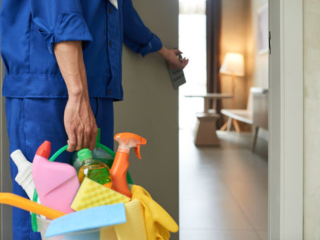 5 principais motivos para contratar a terceirização de serviços de limpeza e portaria