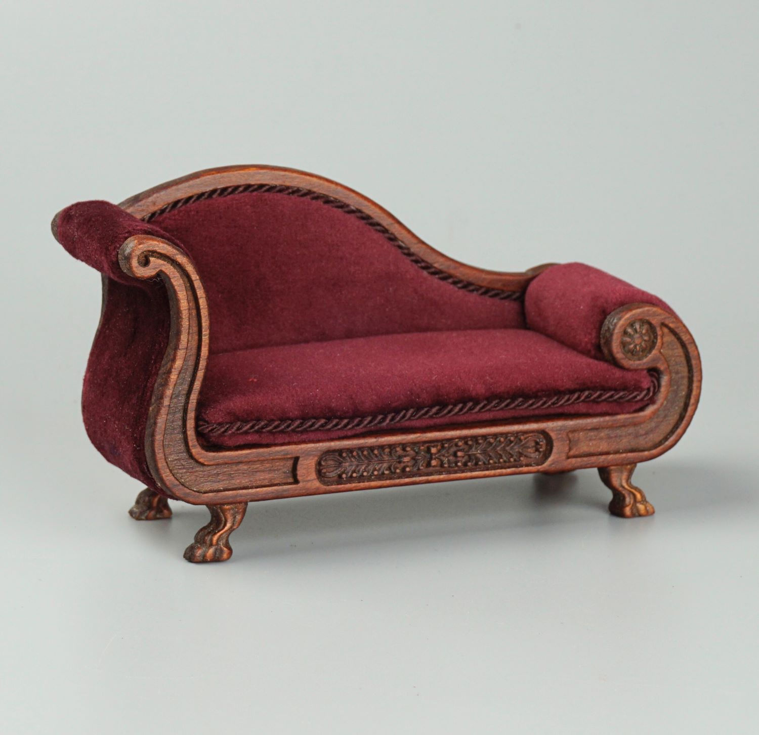 REGENT fainting couch, scale 1:16