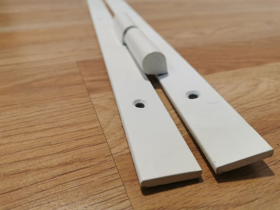 barre de pivot pour renforcer une porte d'entrée