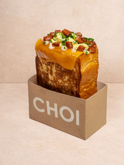 Koreanisches Eggdrop Sandwich mit cremigem Egg Salad, knusprigem Spam und fluffigem Brioche Brot