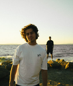 BLANK TEE