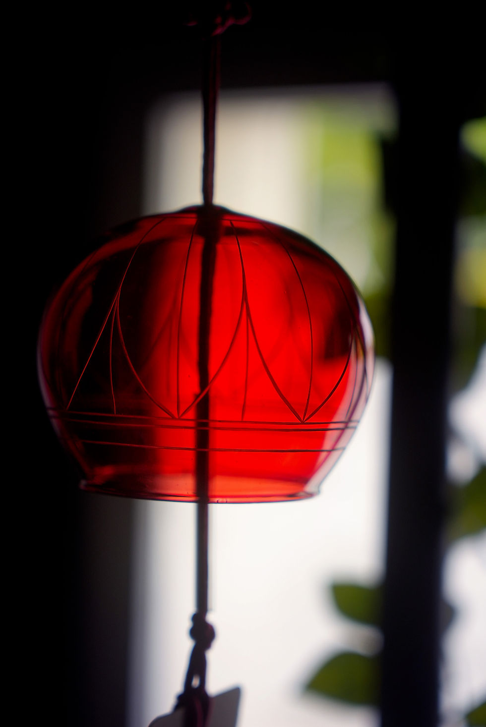 Lumière à travers du verre rouge