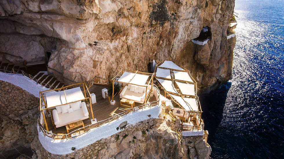 Cova d’en Xoroi : quand la grotte devient le temple du soleil et de la fête