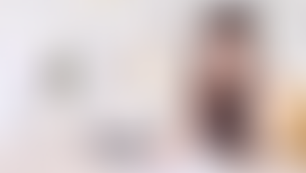 mulher preocupada com finanças