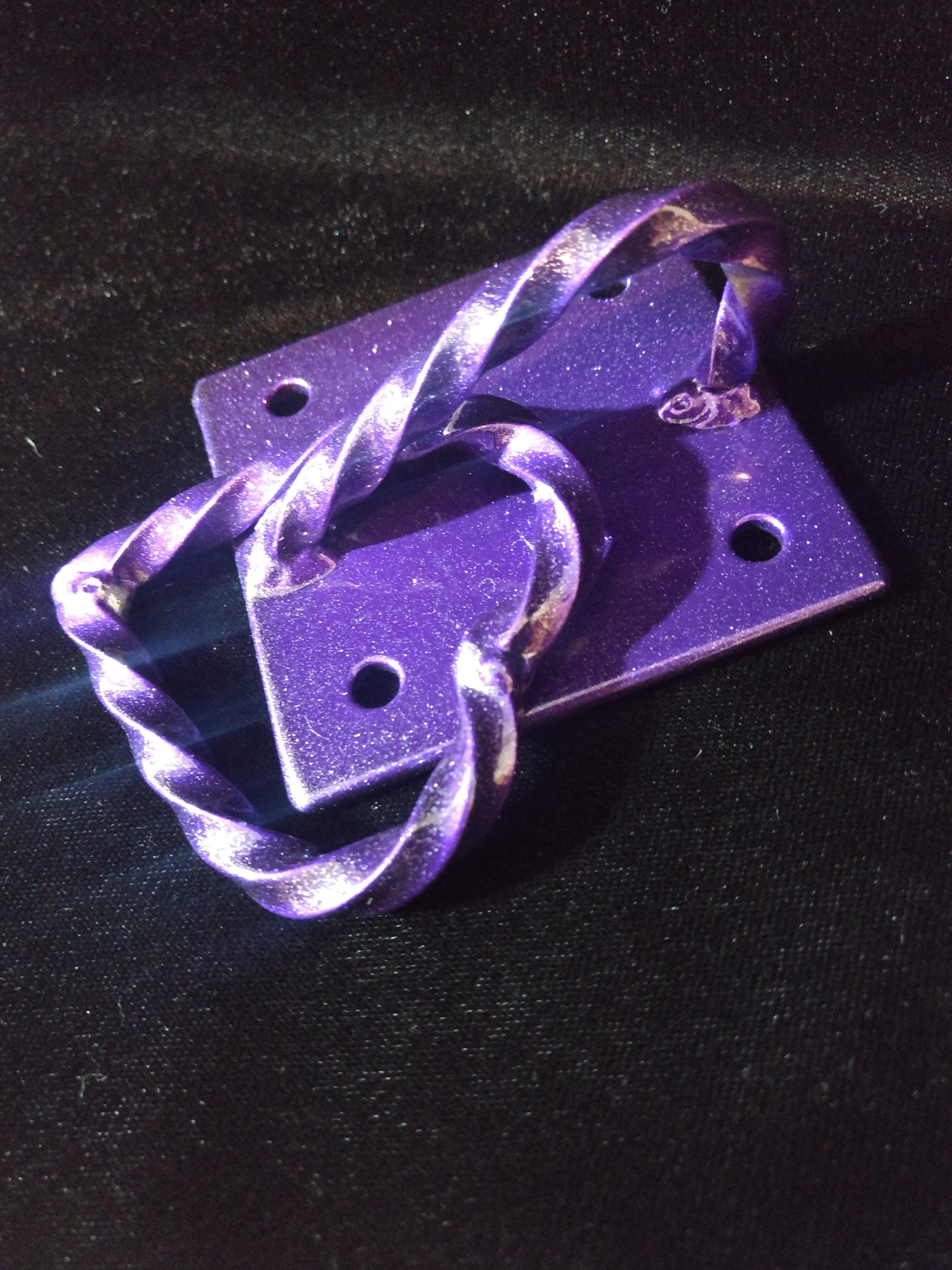 D-Heart Twisted Wall Mount