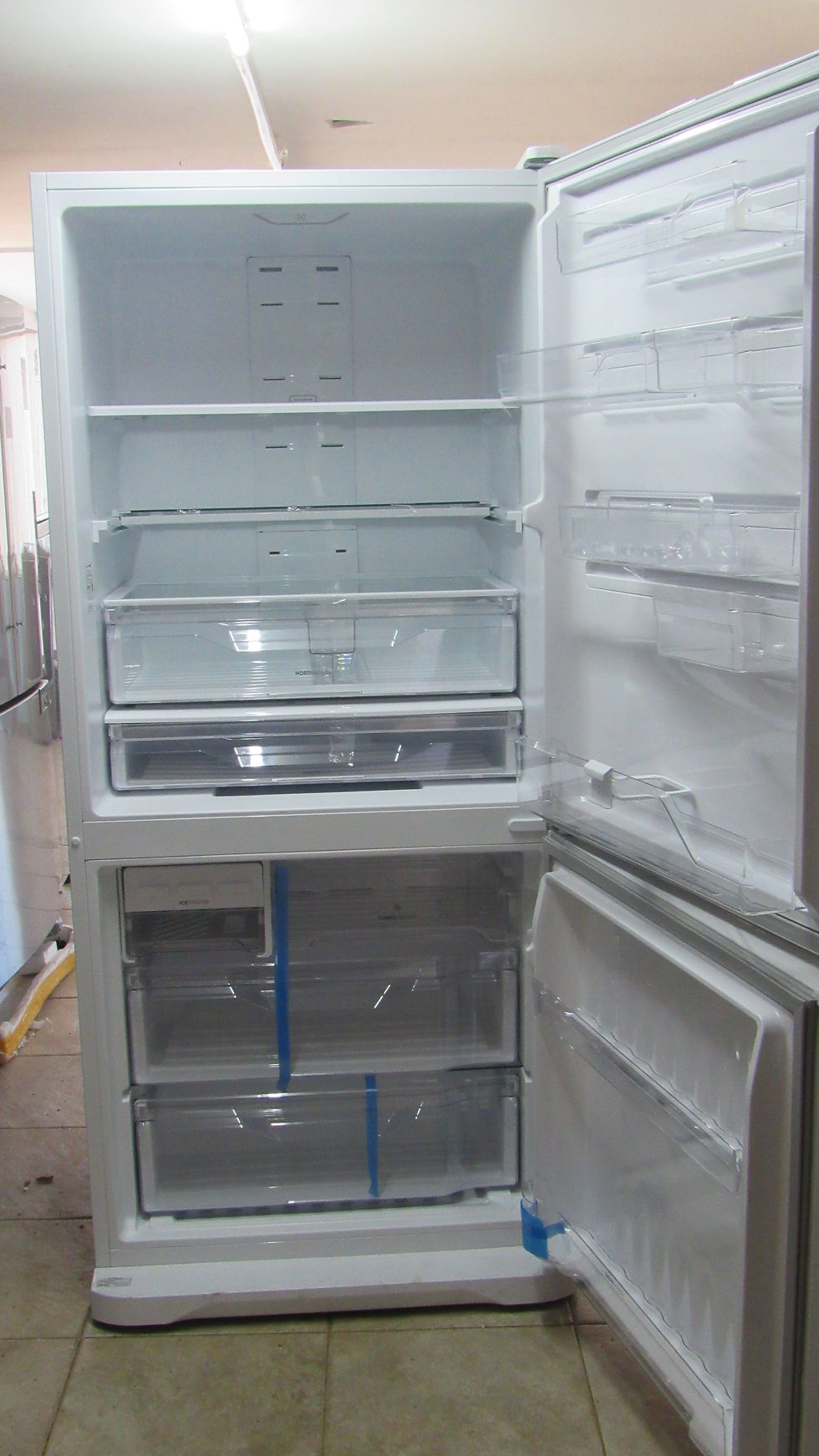 Miniatura: Geladeira Electrolux DB84 Frost Free Inverse 598 Litros Bottom Freezer
