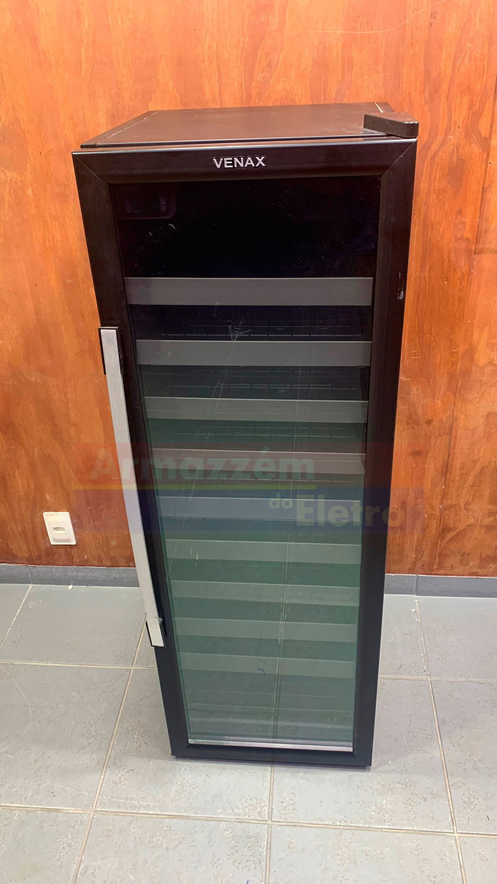 Adega Climatizada por Compressor 59 garrafas Venax PiuBella Cave 200 - 220v