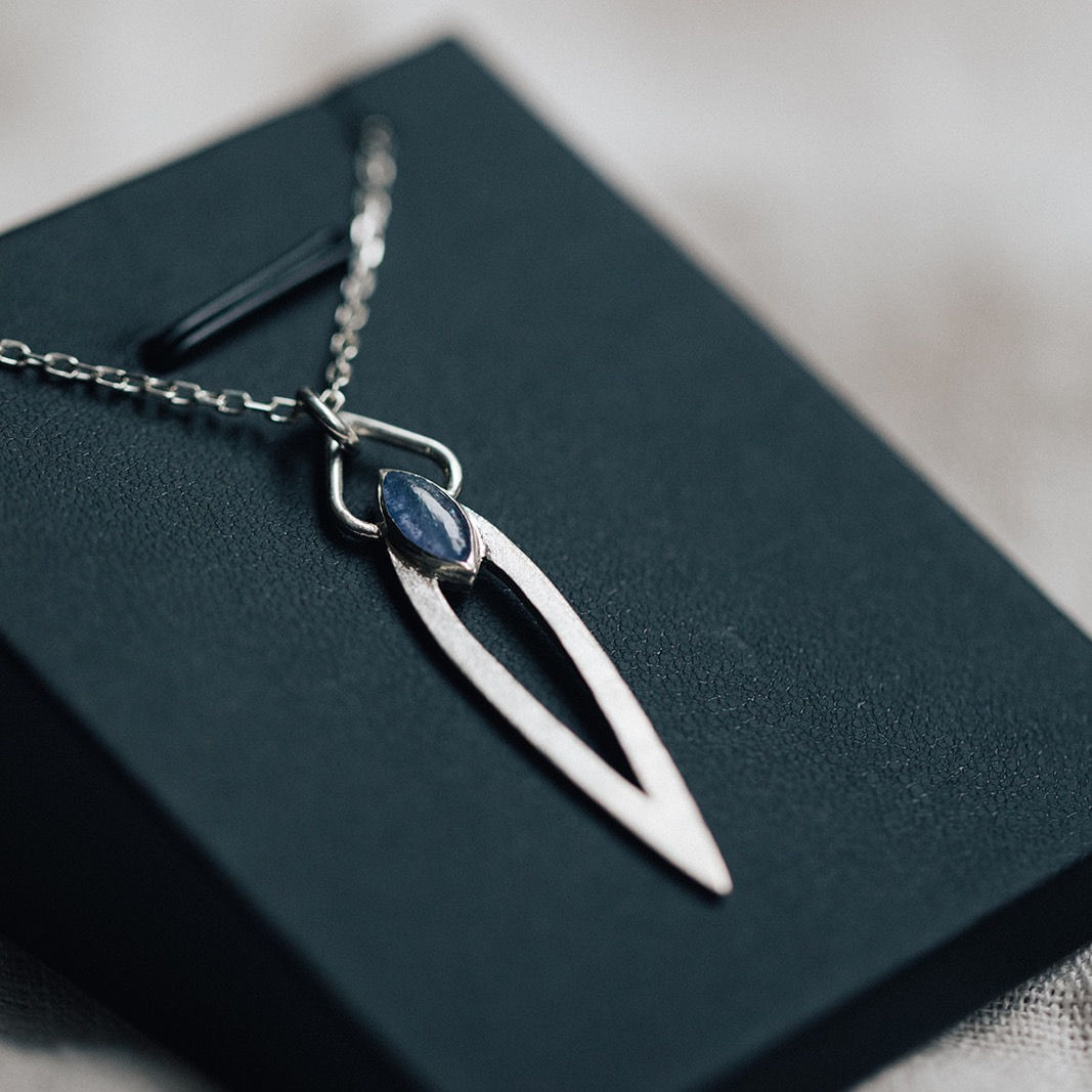 Pendentif graine de Frêne Tanzanite