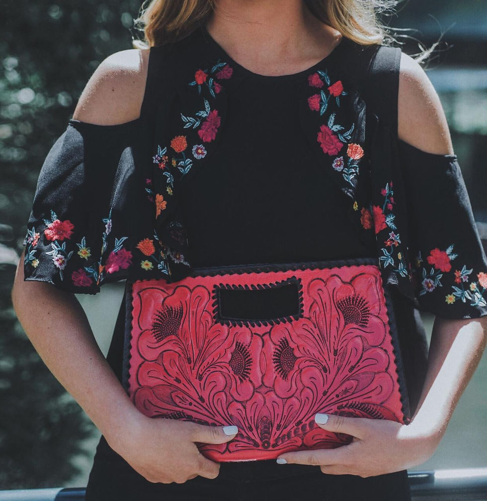 Tips para alargar la vida de tu bolsa o mandil de piel: 