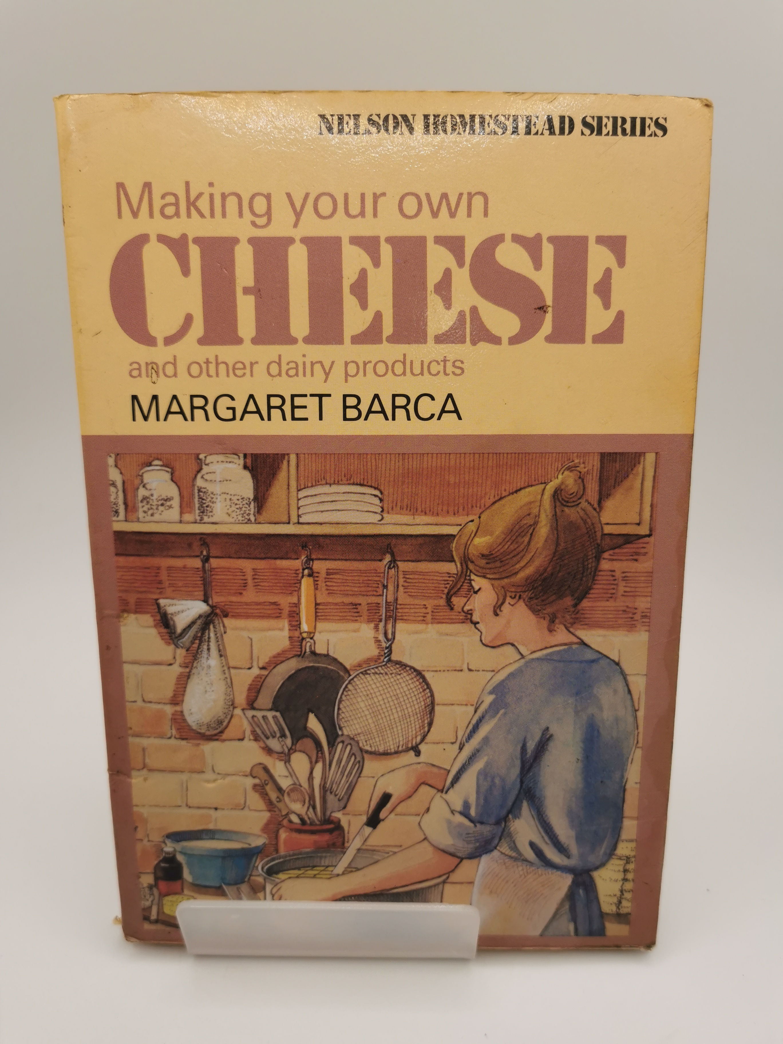 Making Your Own Cheese and Other Dairy Products - Margaret Barca