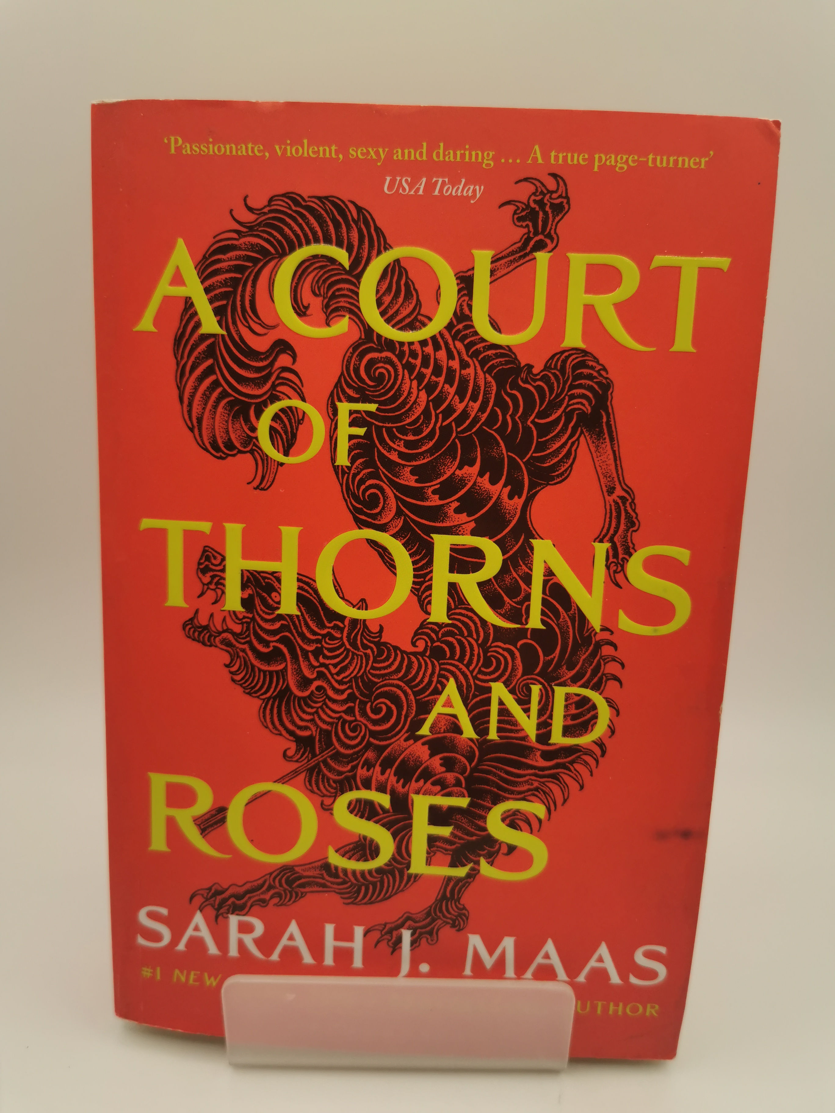 A Court of Thorns and Roses - Sarah J. Maas