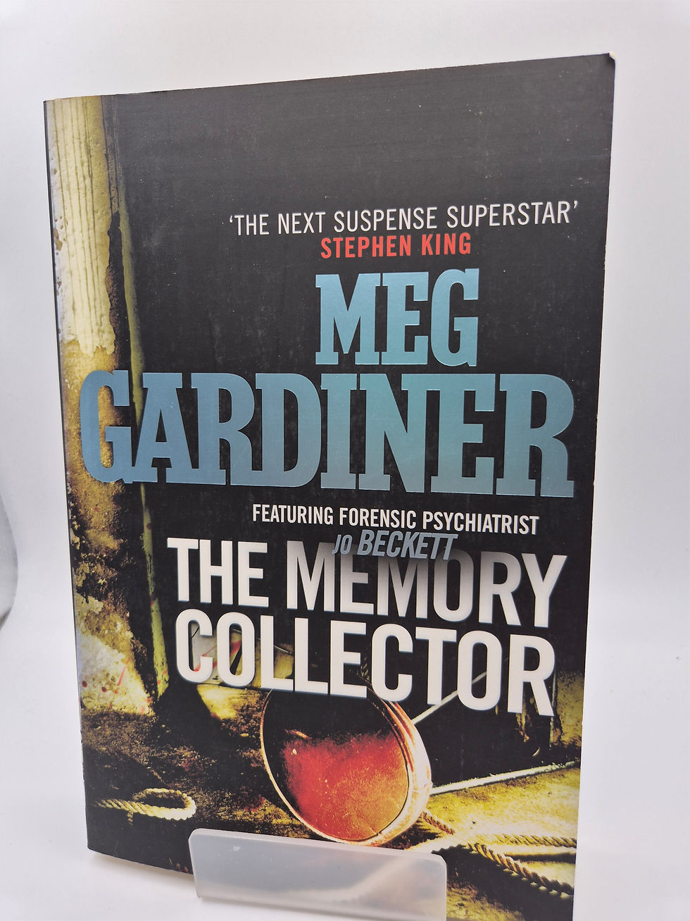 Thumbnail: The Memory Collector - Meg Gardiner