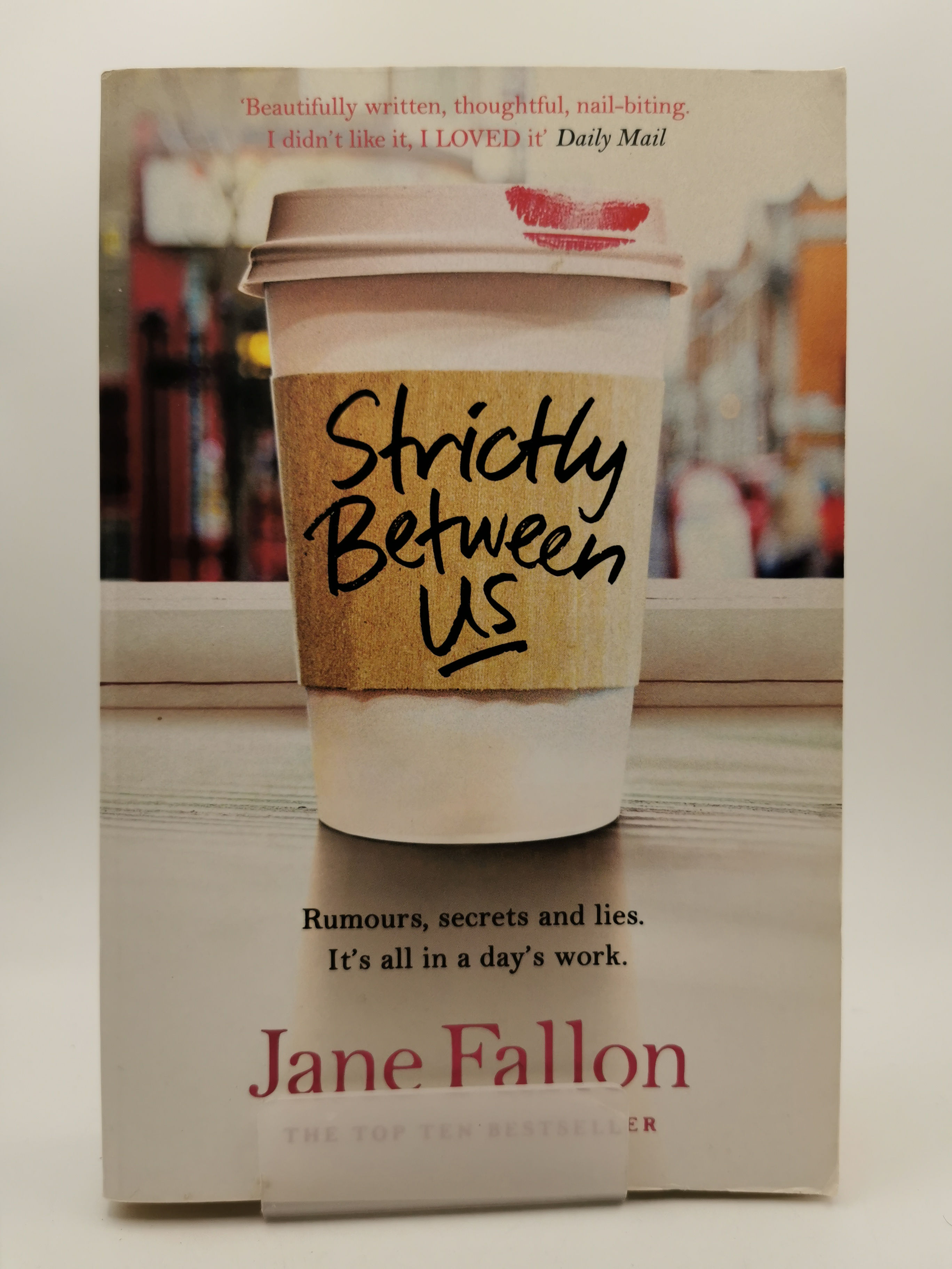 Strictly Between Us - Jane Fallon