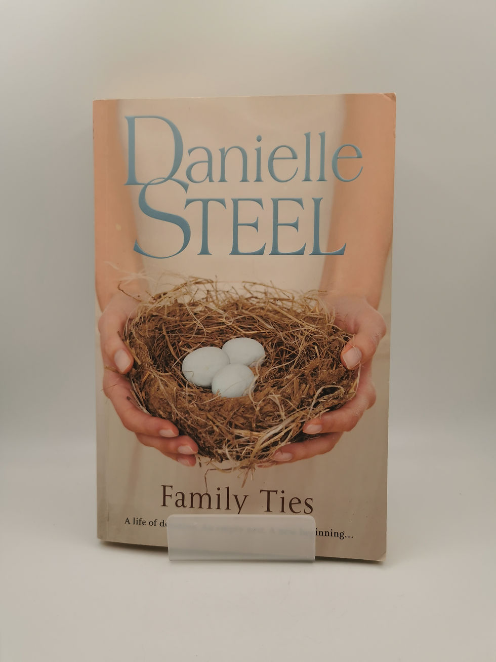 Thumbnail: Family Ties - Danielle Steel