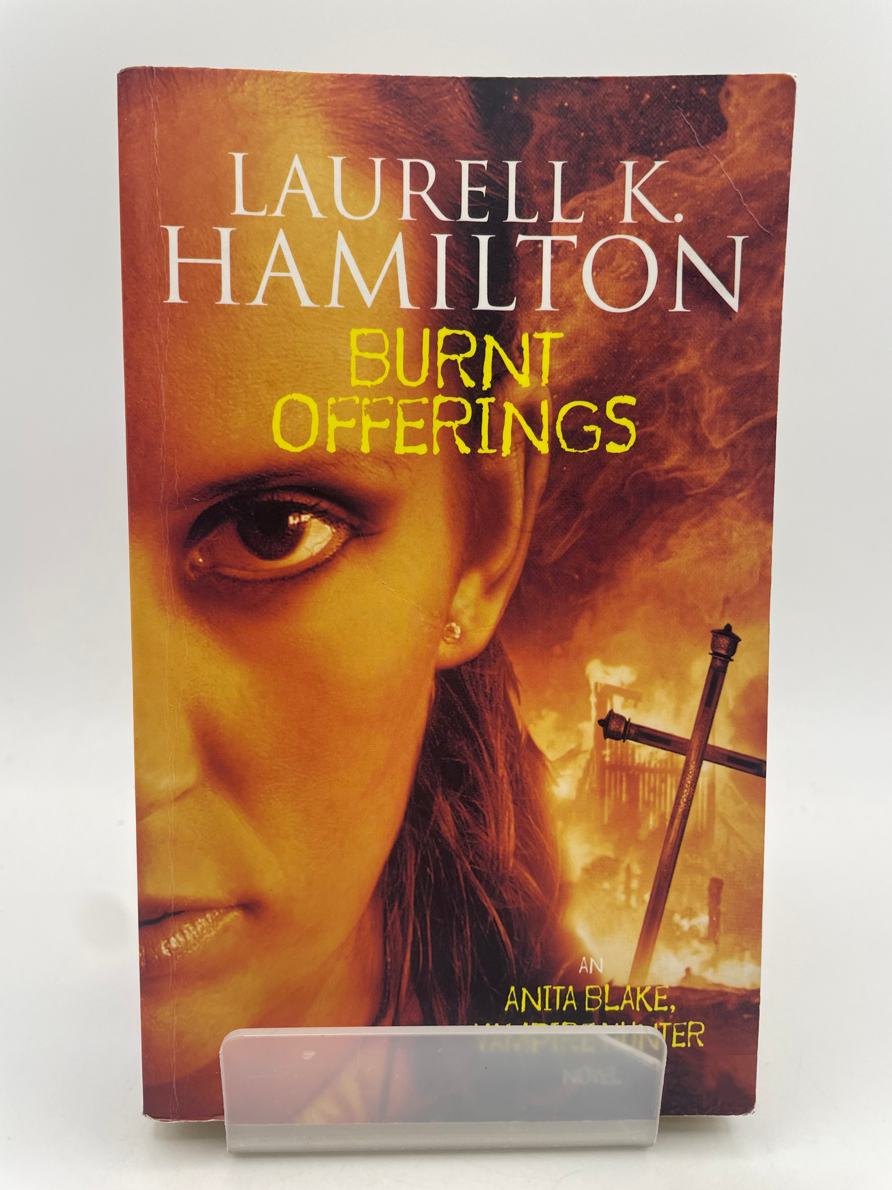 Burnt Offerings - Laurell K. Hamilton