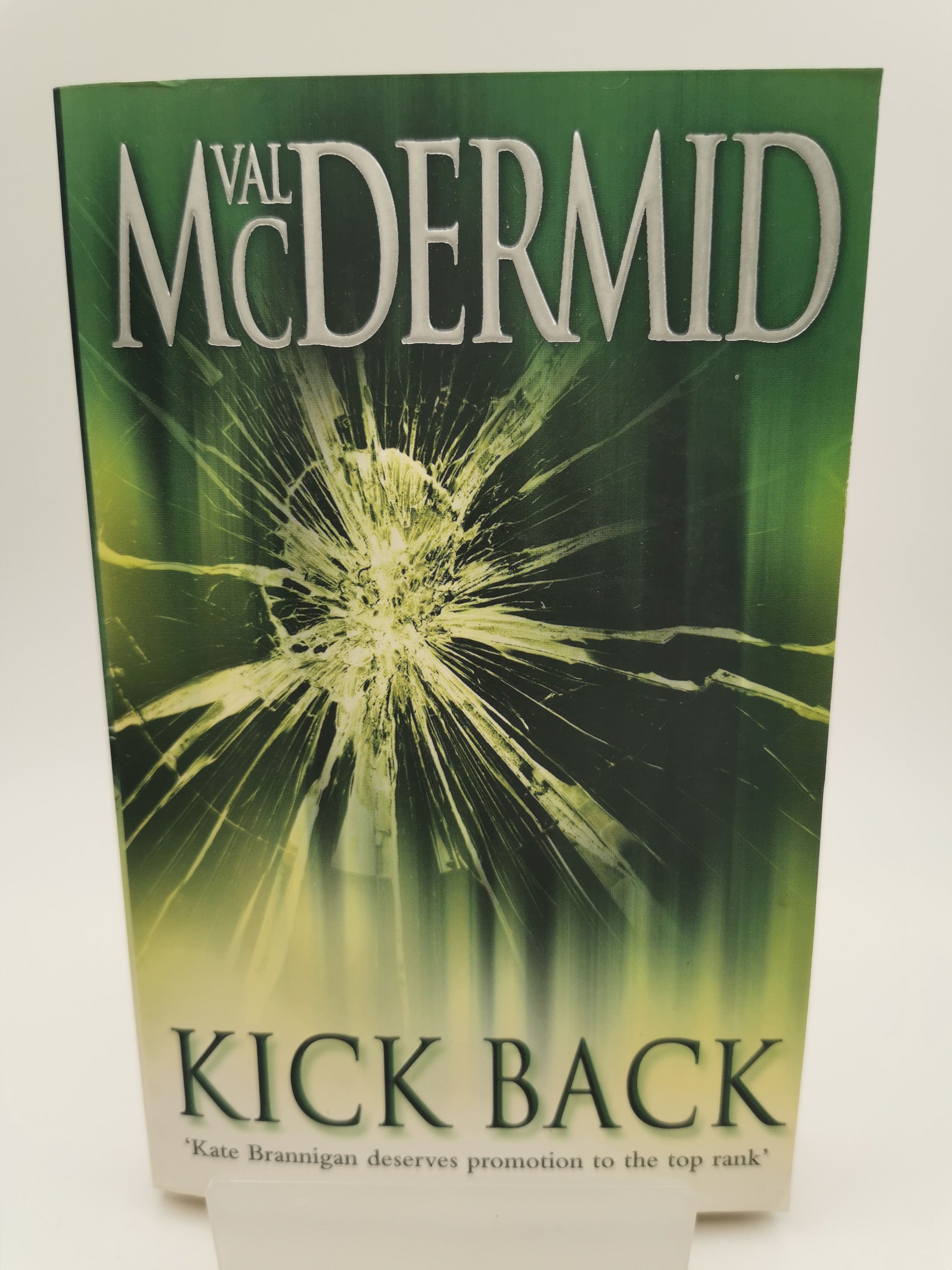 Kick Back - Val McDermid