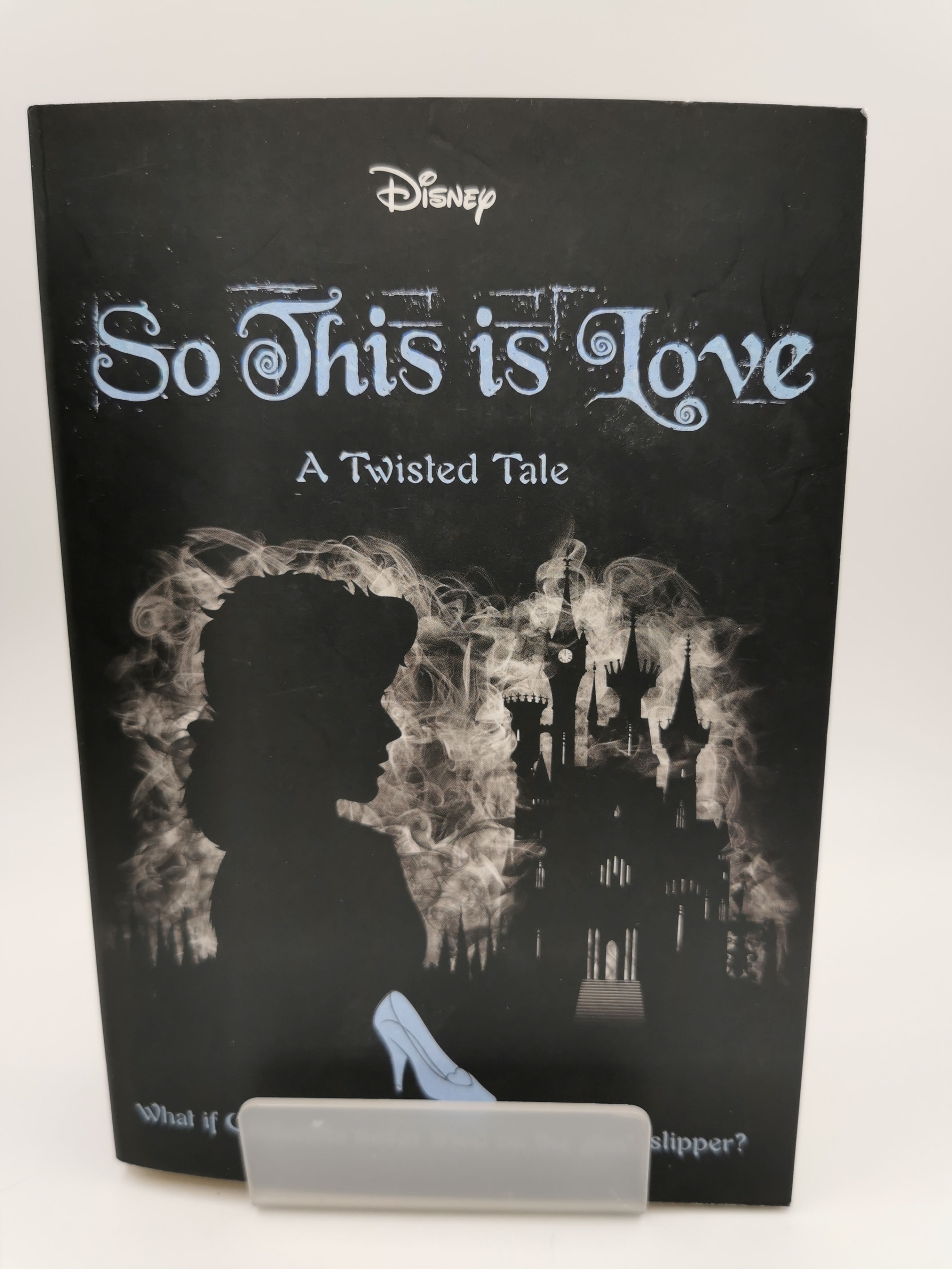 So This Is Love (Disney: a Twisted Tale #9) - Elizabeth Lim