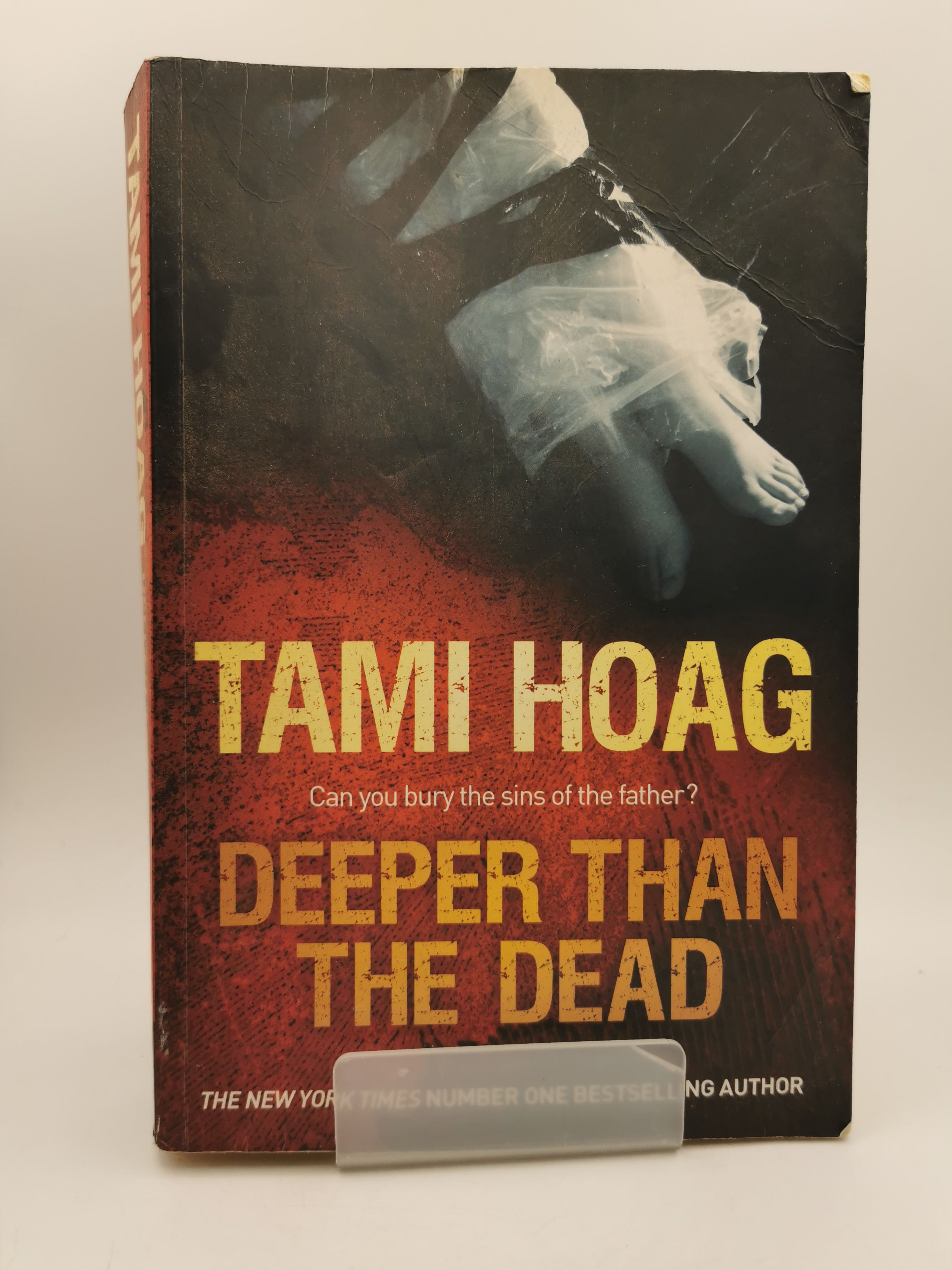Deeper than the Dead - Tami Hoag